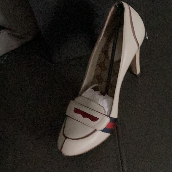 Authentic gucci white leather pumps - Picture 2 of 2